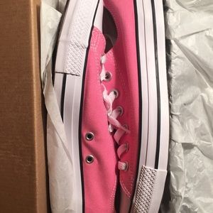NIB Women’s pink converse size 9